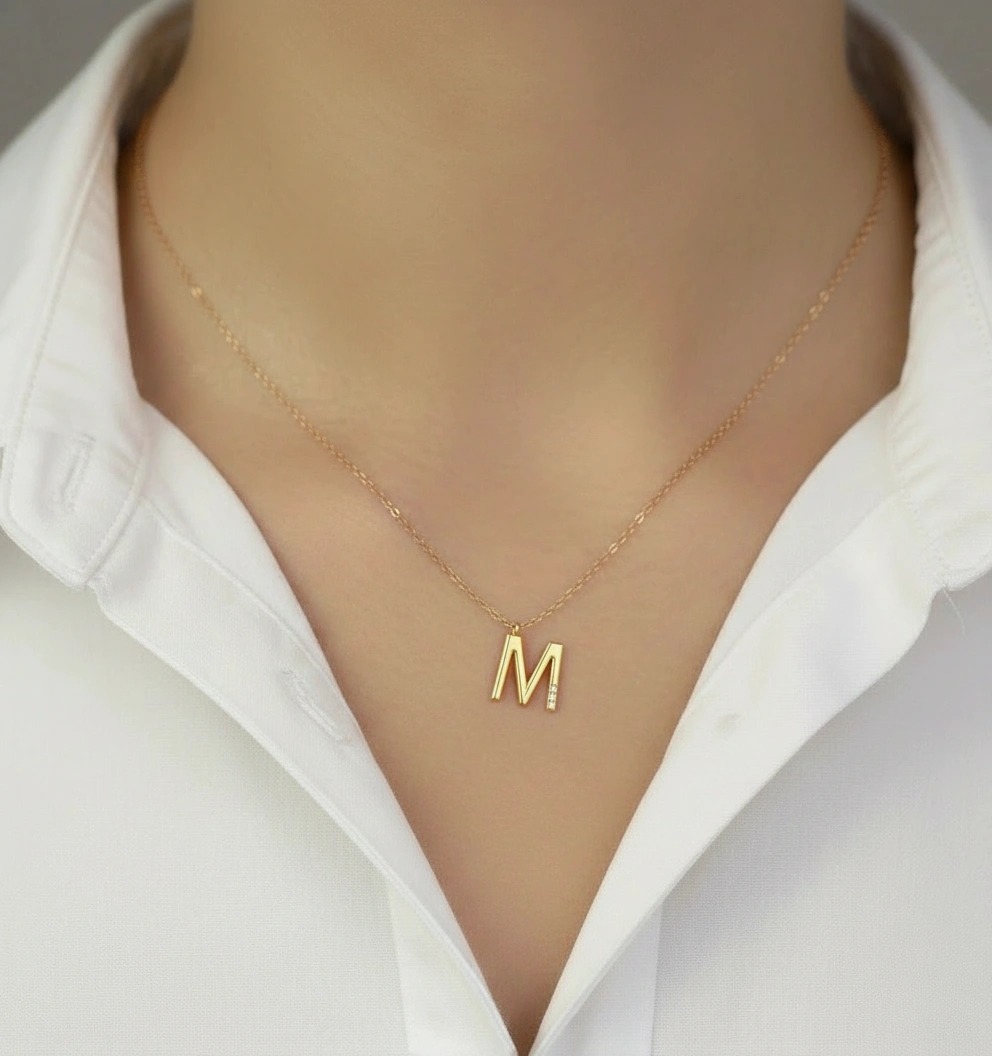 tri-diamond initial/letter M pendant